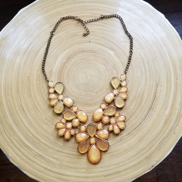 3/$20 Fashion Jewelry Flower Necklace - Picture 9 of 9